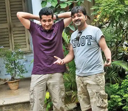 The sculptor, Srijit Mukherji, with the very talented Parambrata Chatterjee. Image Source: Telegraph India