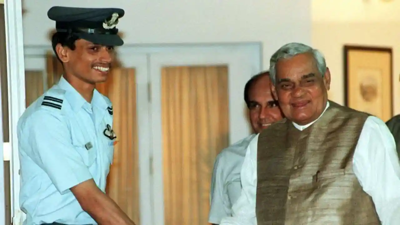 Kargil hero with former Prime Minister of India; Source- DNA India