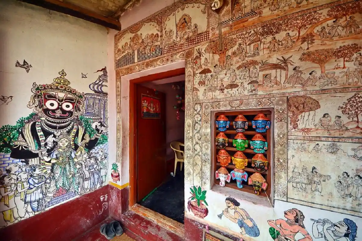 A house filled with Pattachitra Paintings in Raghurajpur; Image Source: Flickr