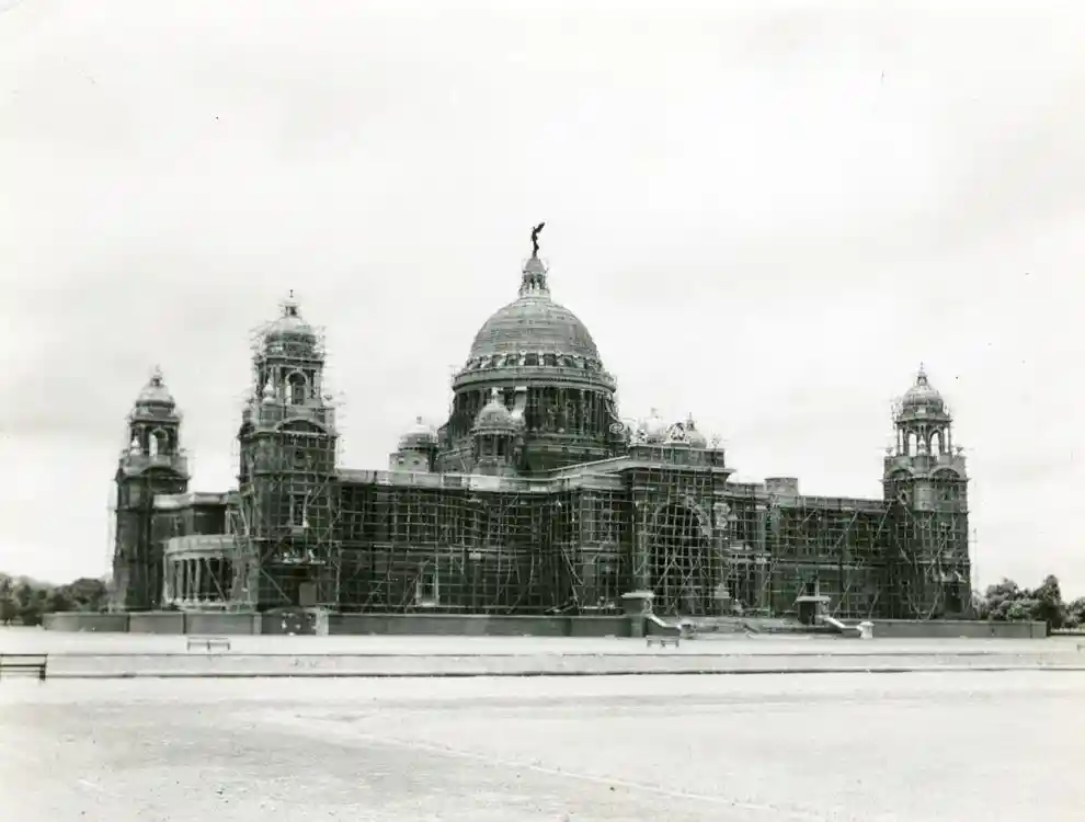 A picture of Victoria Memorial under construction; Image Source- tuckdbpostcards