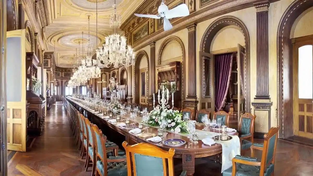 A dining table so grand; Image Source: Architectural Digest India