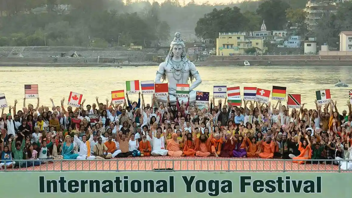 Yoga enthusiasts come to Rishikesh to celebrate yoga. Image source: Tour my India