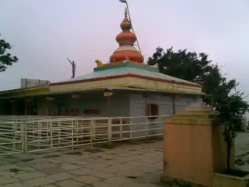 View of the Mandher Devi Temple in Satara, Maharashtra; Source: Tourmet.com; Public Domain