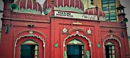 Masjid Mubarak Begum is named after a courtesan. Image Source: Curlytales