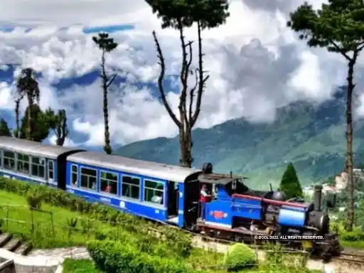  Chaiyya Chaiyya train, courtesy Bollywood       Image source (Economic Times)