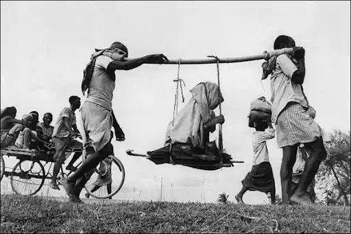 Two men carrying a woman during partition (image source: thewirein)
