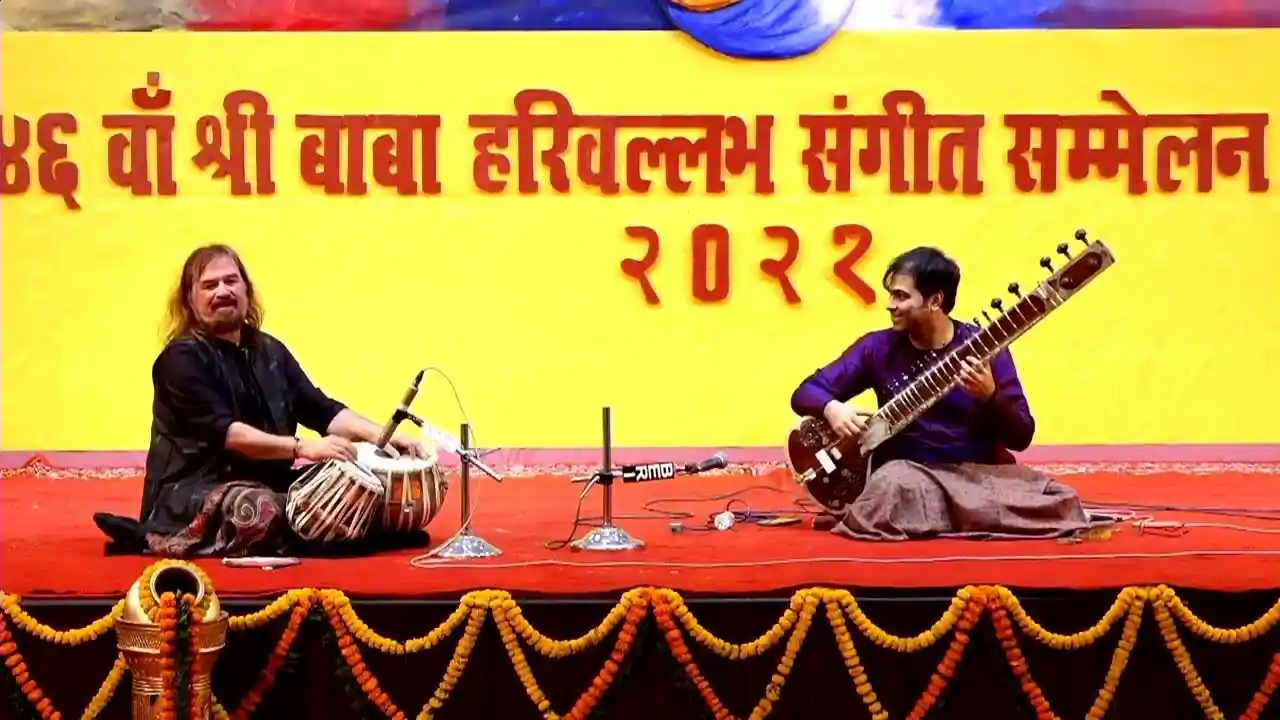 Image: Performance on the 2nd day of the 146th Harballabh Sangeet Sammelan Live Stream, 2021. Source: YouTube.