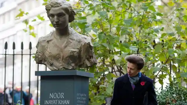 The Princess Royal unveiled the bust of Noor Inayat Khan in 2012. Image source: BBC