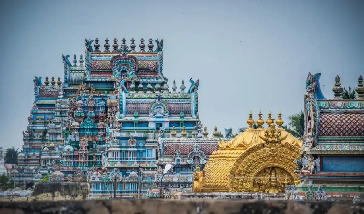 Golden Ranga Vimana hidden between the colorful gopuram and temple; Image Source: Blogspot- Tamil Nadu Tourism