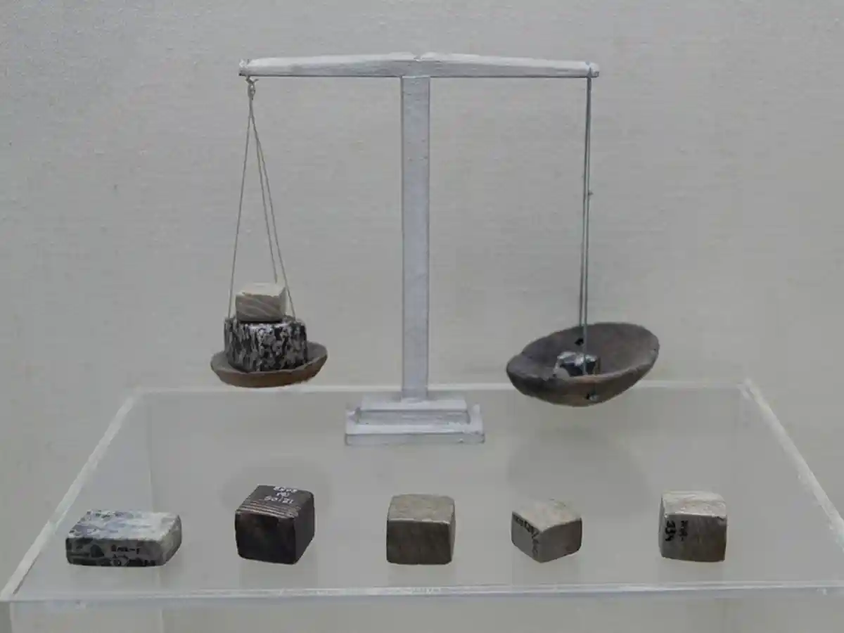 Caption: Harappan weights and scale at India National Museum, New Delhi. Source: Wikimedia Commons