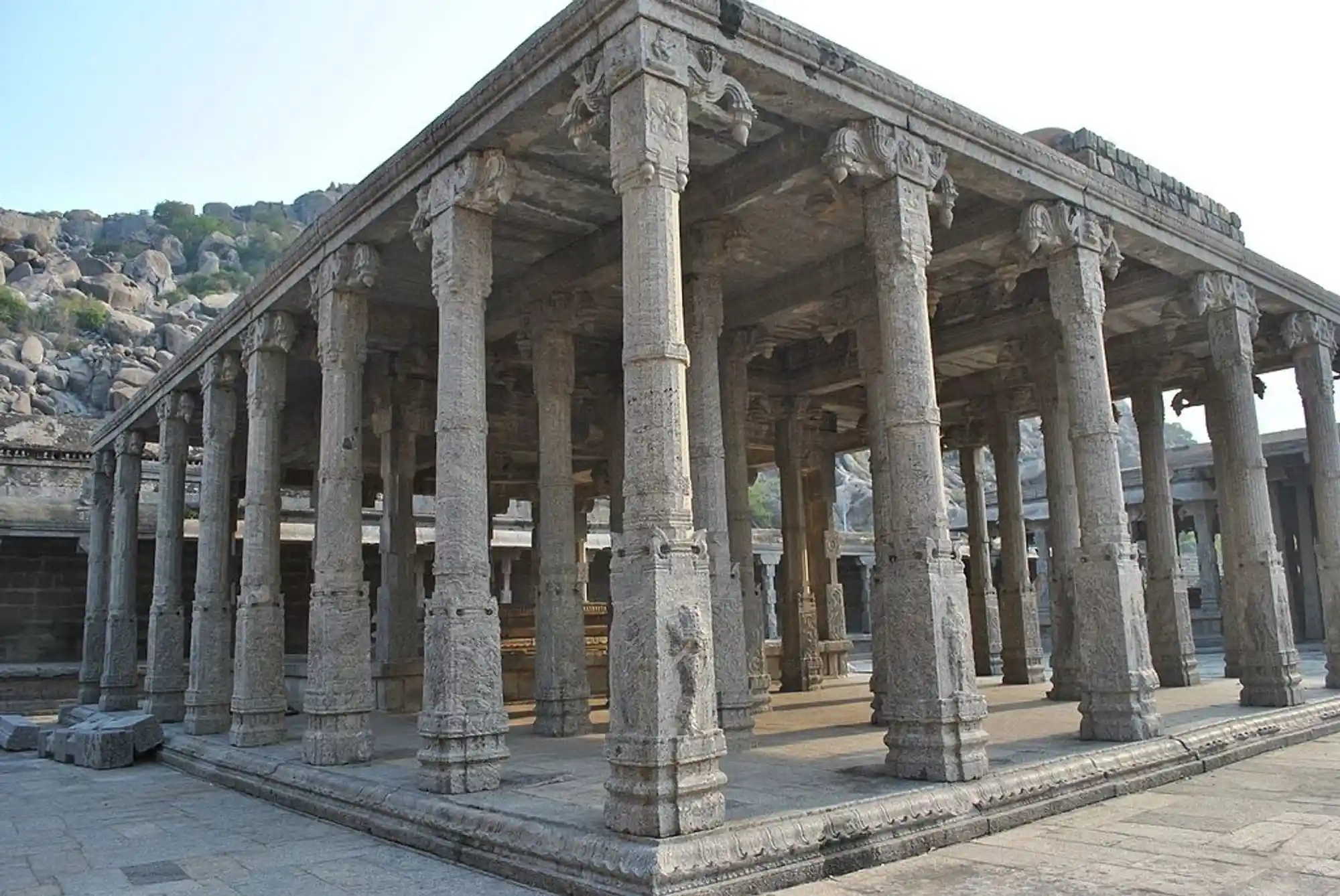 The temple of thousand pillars I Source: Wikimedia Commons