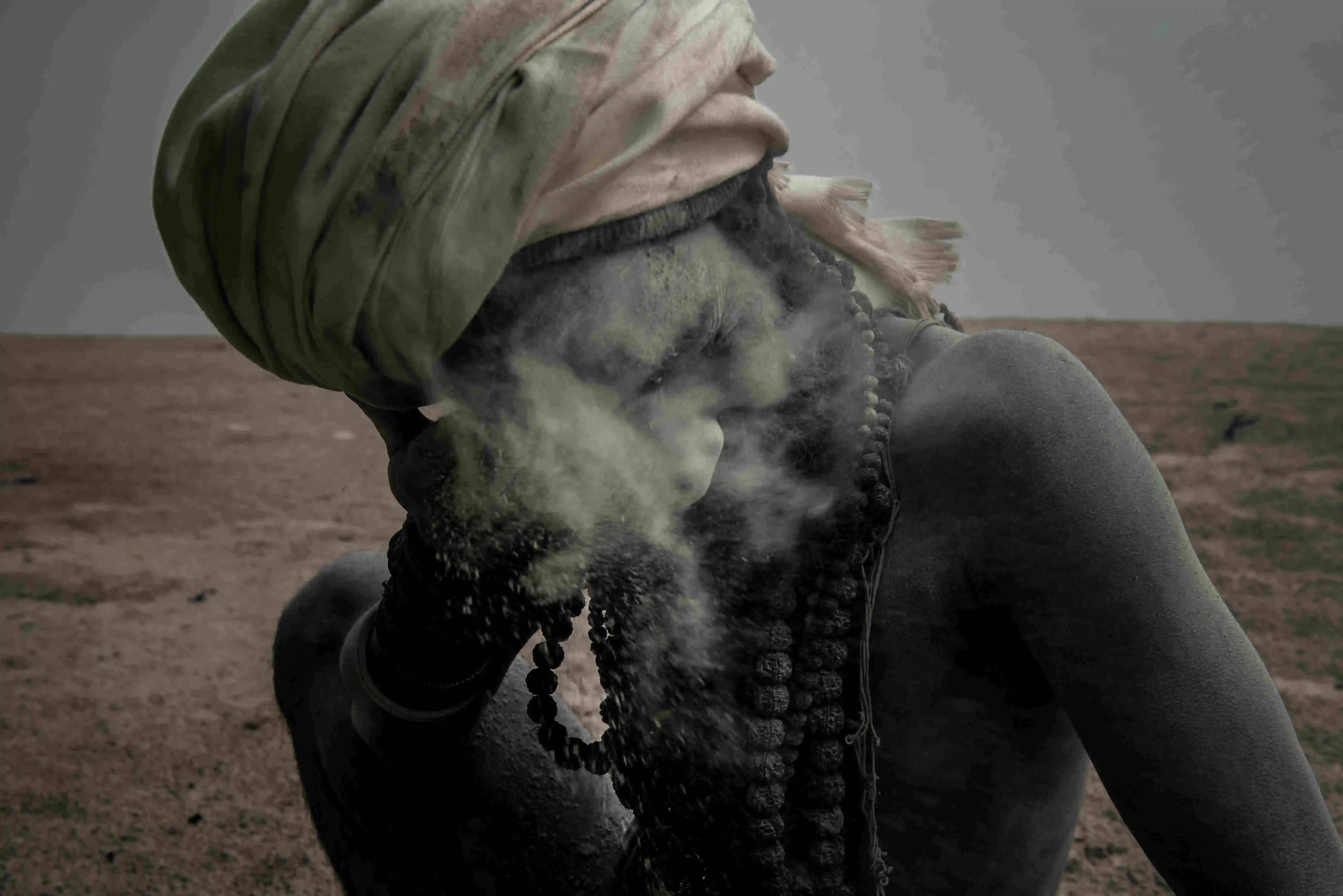 An Aghor smearing ash on his face. Source: thesun.co.uk Jay Skwara