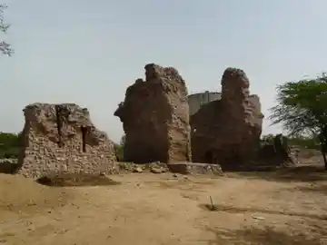 The Ruins of the Southern Gate of Siri Fort. Image Courtesy: Wikimedia Commons