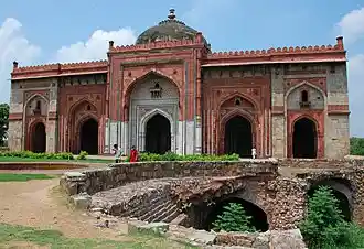 Quila Kuhna Masjid in Purana Quila. Image Courtesy: Wikimedia Commons