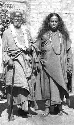 Yogananda with his guru, Swami Sri Yukteswar. Image source: Wikimedia Commons