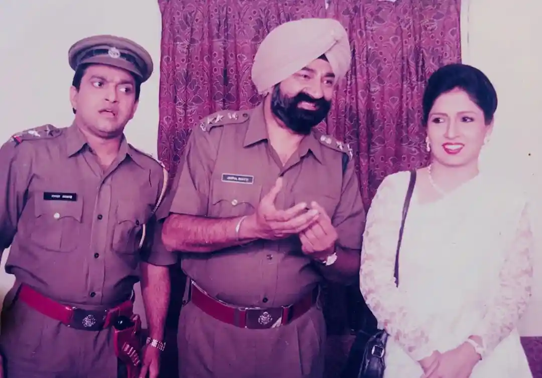 A photograph from archives showing Vivek Shauq(left), Jaspal Bhatti(middle) and Savita Bhatti (right) on the set; Image Source: bollywoodgram 