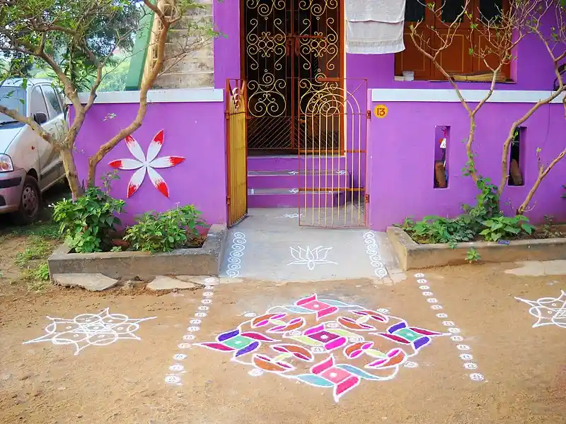 A house with Kolam at the doorstep; Image source: Wikimedia Commons