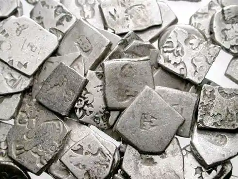 Different shapes of silver coins ; Source : ClearIAS
