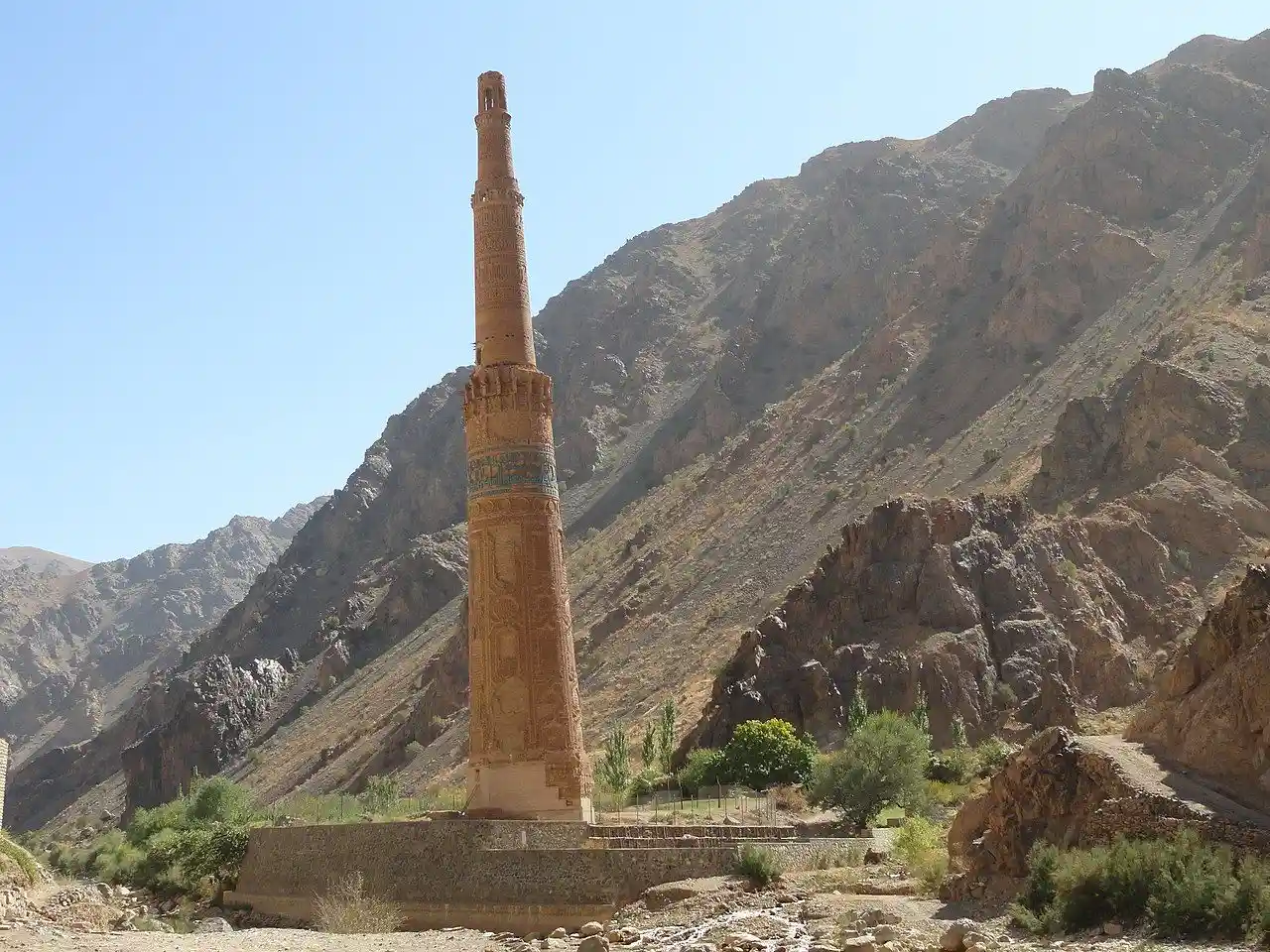 अफगानिस्तान में स्थित जाम मीनार; स्रोत: विकिपीडिया कॉमन्स