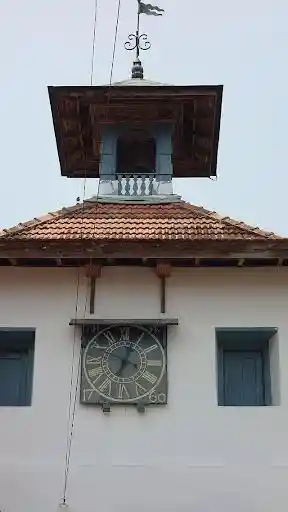 Source: Wikimedia Commons The clock tower at Paradesi Synagogue