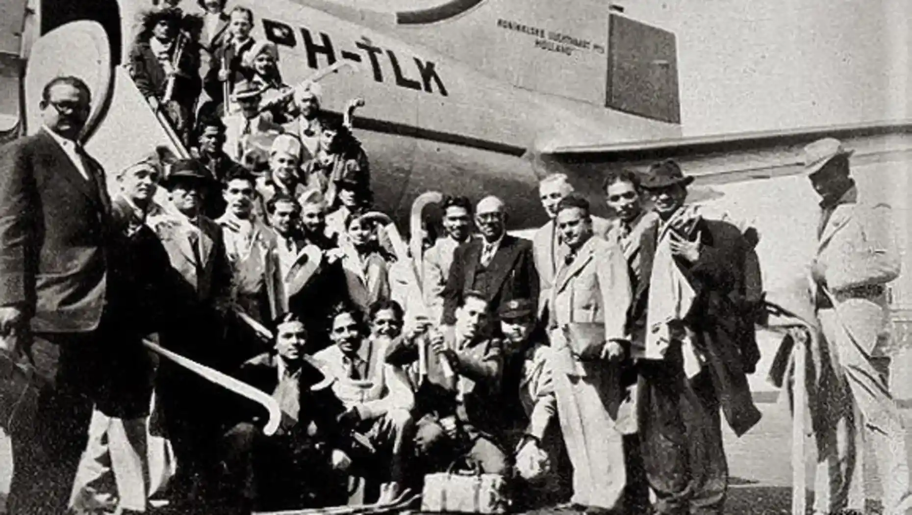 The Indian Hockey team posing in front of the airplane that brought them to the 1984 Summer Olympics at London; Image Source: Twitter