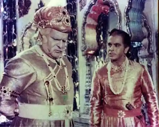Prithviraj Kapoor and Dilip Kumar from the movie “Mughal-E-Azam” (1960) (Source - Pinterest)