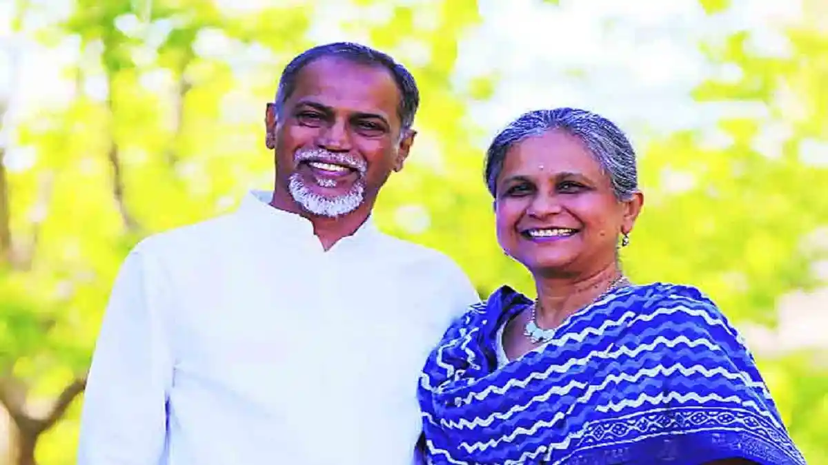 The couple who decided to dedicate their lives for others, Priti and Praveen Patkar; Image Source: Loksatta