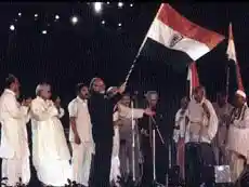 Inder Kumar Gujral, Prime Minister of India (1997-1998) hoisting the flag at Vijay Chowk; Image Source: IndiaToday
